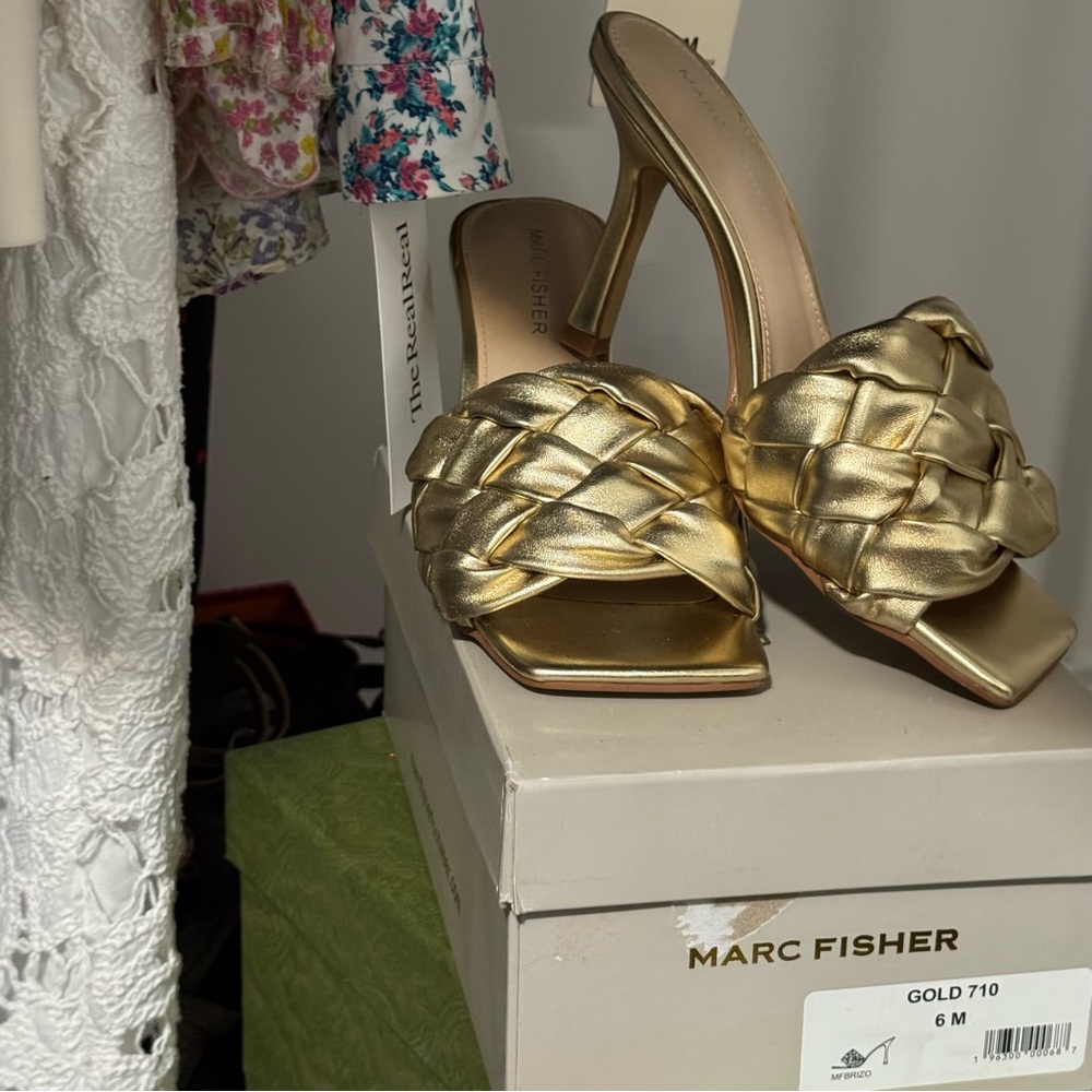 Marc Fisher BNIB Brizo gold sandals size 6